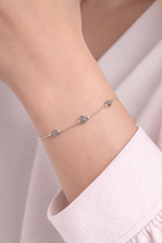 Tři surové diamanty, stříbro 